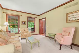 1247 Ridgewood Dr, Miami Township, OH 45140 - Photo 3