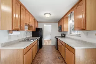 1034 Terrytown Ct, Springdale, OH 45246 - Photo 9