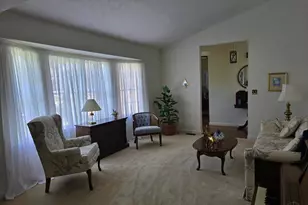 1902 Sandcliff Dr, Anderson Township, OH 45255 - Photo 5