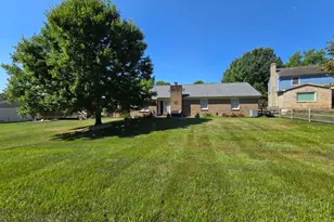 1902 Sandcliff Dr, Anderson Township, OH 45255 - Photo 3