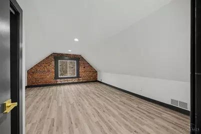 112 Valencia, Cincinnati, OH 45219 - Photo 23