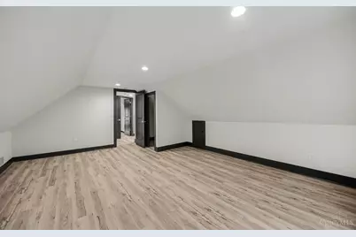 112 Valencia, Cincinnati, OH 45219 - Photo 21