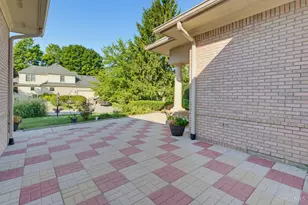 2824 Legend Falls Ct, Beavercreek Twp, OH 45431 - Photo 9