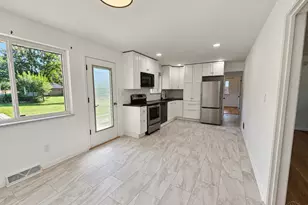 1087 Hearthstone Dr, Springfield Township, OH 45231 - Photo 9