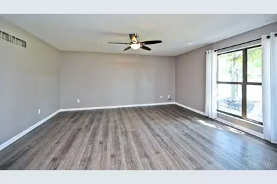 10205 Hightower Court, Montgomery, OH 45249 - Photo 7
