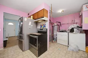 588 Valleyview Dr, Hamilton, OH 45013 - Photo 9
