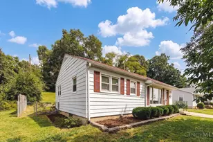 588 Valleyview Dr, Hamilton, OH 45013 - Photo 1