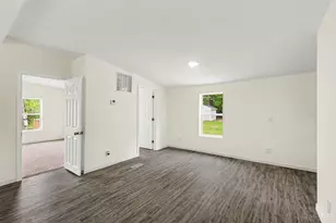 16214 Sams Dr, Sterling Township, OH 45176 - Photo 7