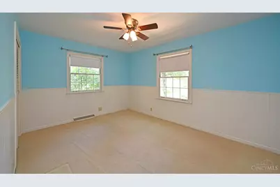359 Woodknoll Terrace, Cincinnati, OH 45215 - Photo 33