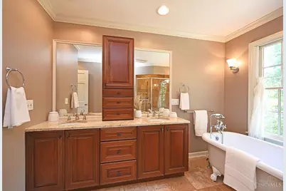 359 Woodknoll Terrace, Cincinnati, OH 45215 - Photo 25