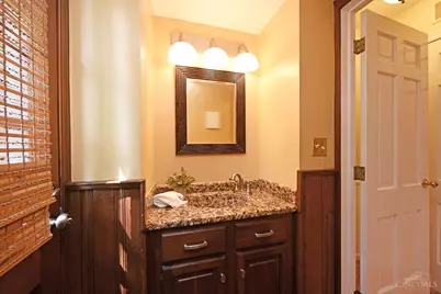 359 Woodknoll Terrace, Cincinnati, OH 45215 - Photo 17