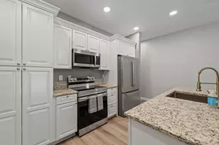 991 Paradrome St, Cincinnati, OH 45202 - Photo 3