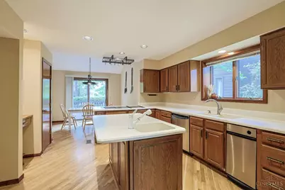 116 Bentwood Court, Blue Ash, OH 45241 - Photo 7
