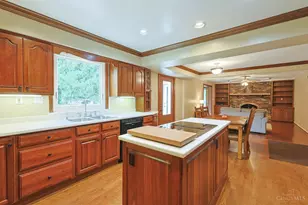 8389 Shadowpoint Ct, Montgomery, OH 45242 - Photo 7