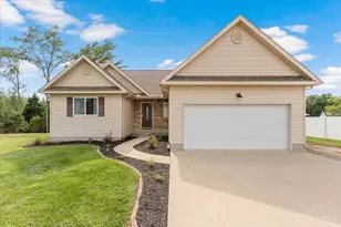 636 Waynoka Dr, Jackson Township, OH 45171 - Photo 1