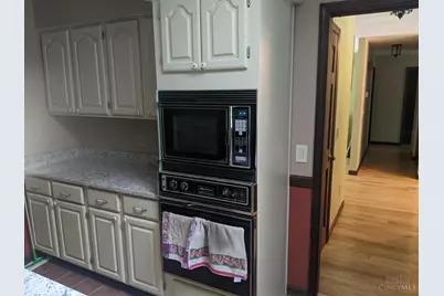 921 Katys Lane, Chester Township, OH 45177 - Photo 7
