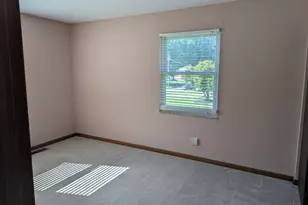 1424 Finch Ln, Miami Township, OH 45150 - Photo 7