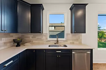 1570 St Leger Place, Cincinnati, OH 45207 - Photo 17
