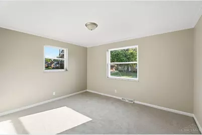 9257 Neil Drive, Cincinnati, OH 45231 - Photo 7