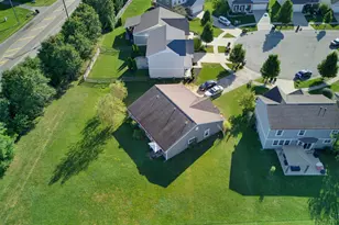 1581 Black Wolf Dr, Turtle Creek Township, OH 45036 - Photo 9