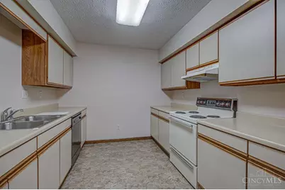 650 Leo Drive, Hamilton, OH 45013 - Photo 9