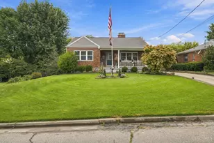 19 Crestmont Dr, Reading, OH 45215 - Photo 1