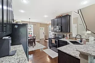7477 Hunters Creek Ln, Colerain Township, OH 45247 - Photo 17