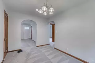 6435 Graceland Ave, Golf Manor, OH 45237 - Photo 7