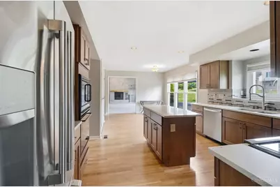 10934 Fallstone Drive, Cincinnati, OH 45246 - Photo 17