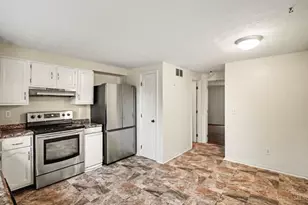 1024 Stratford Ct, Loveland, OH 45140 - Photo 7
