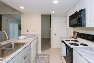 8495 Woodgrove Dr, Washington Twp, OH 45458 - Photo 15