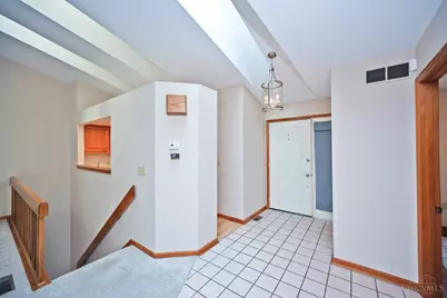 201 Centerbury Court, Cincinnati, OH 45246 - Photo 3