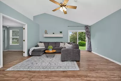 387 Hartford Court, Hamilton Township, OH 45039 - Photo 5