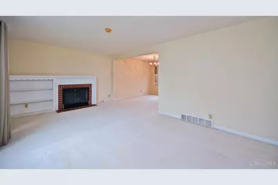 8397 Holiday Hills Drive, Anderson Township, OH 45255 - Photo 7