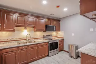 8763 Zodiac Dr, Springfield Township, OH 45231 - Photo 5
