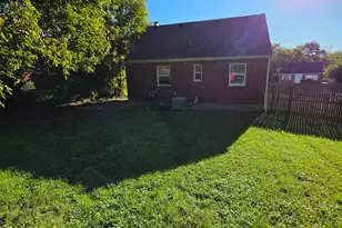 8253 Royal Heights Dr, Colerain Township, OH 45239 - Photo 11