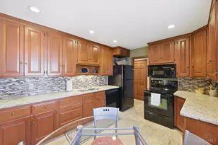 9044 Winton Rd, Springfield Township, OH 45231 - Photo 15