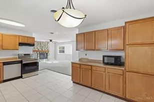 8005 Crest Acres Dr, Deerfield Township, OH 45040 - Photo 9