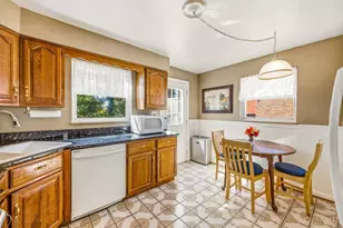 7909 Dee St, Madeira, OH 45243 - Photo 9