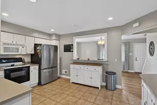 5662 Green Acres Ct, Green Township, OH 45248 - Photo 9