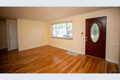 6327 Stover Avenue, Golf Manor, OH 45237 - Photo 3