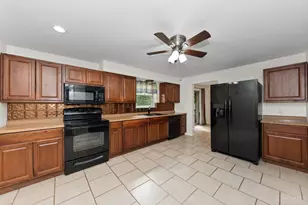475 Breezy Ln, Union Township, OH 45244 - Photo 7