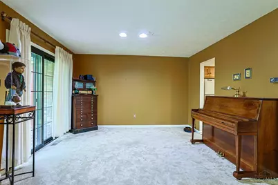 281 Carriage Circle Drive, Springdale, OH 45246 - Photo 7