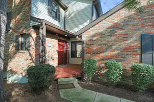 281 Carriage Cir Dr, Springdale, OH 45246 - Photo 1
