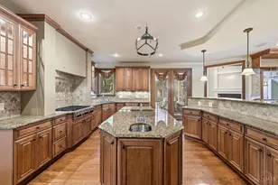 7096 Hollywood Dr, West Chester, OH 45069 - Photo 9