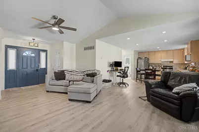 1248 Carriage Hill Lane, Hamilton, OH 45013 - Photo 5