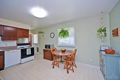 11481 Whallon Court, Springdale, OH 45246 - Photo 9