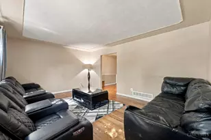 1946 Edgewater Dr, Springfield Township, OH 45240 - Photo 5