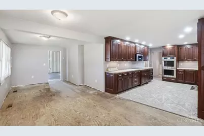637 W Fosters Maineville Road, Hamilton Township, OH 45039 - Photo 9