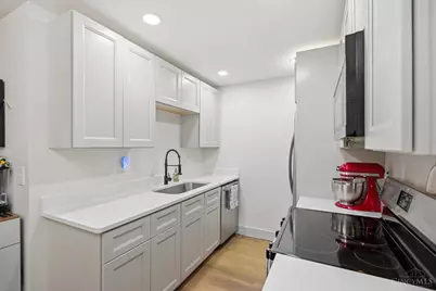 521 W Martin Luther King Drive #A8, Cincinnati, OH 45220 - Photo 11